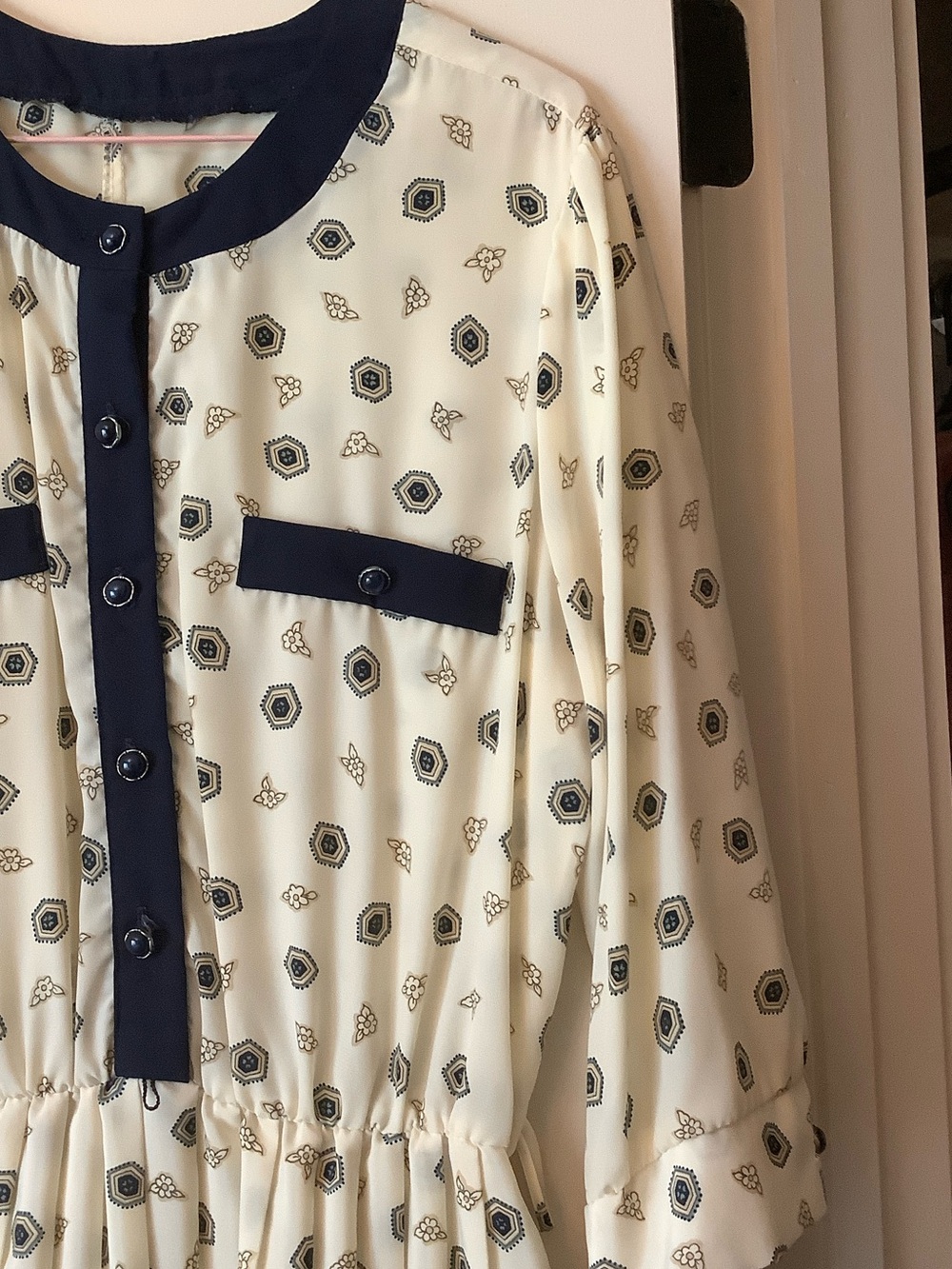 Vintage Retro Cream Printed Casual Midi Dress with Navy Trim - Picture 5 of 7